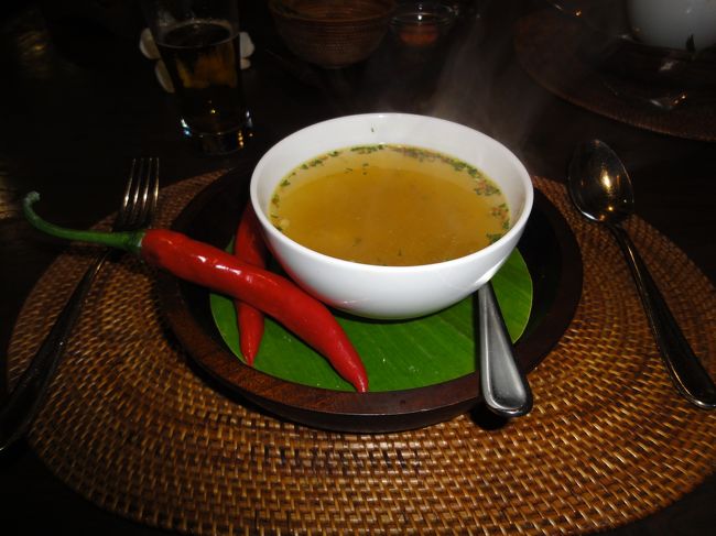 コースになっているバリニーズ・リスタフェルを注文しました。最初はスープからです。