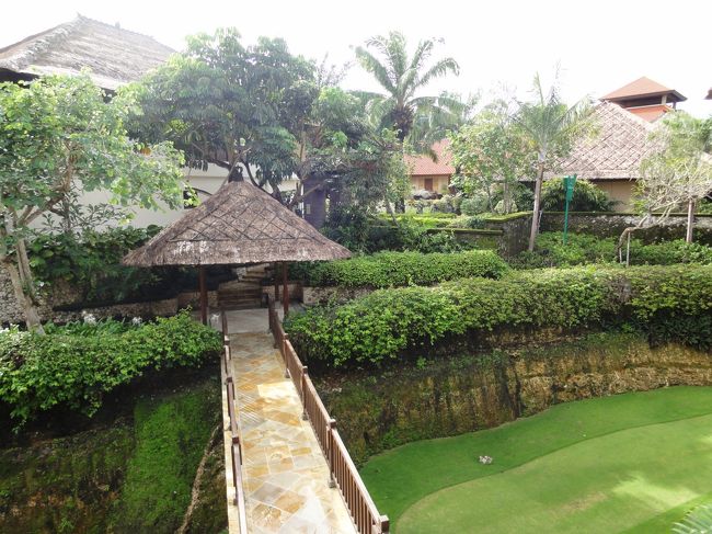 晴れたのでまとめて写真を撮りました。スパに行く廊下です。