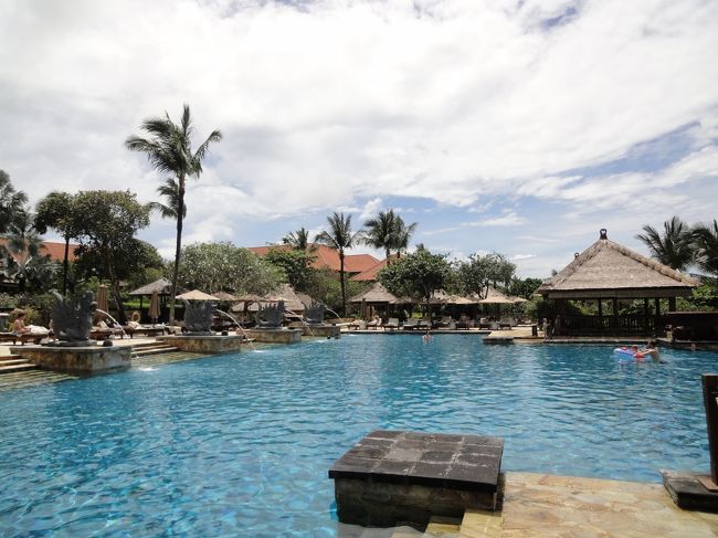 天気がいいので最後の日はしばらくプールでのんびりすることにしました。