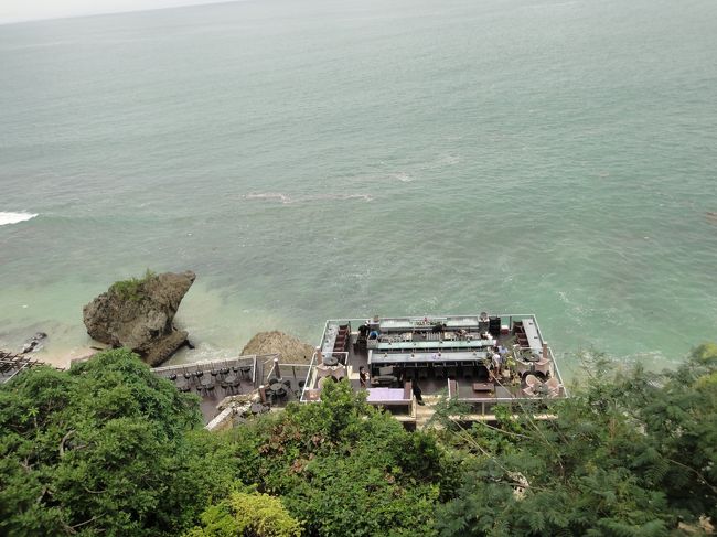 ホテルに戻ってロックバーに行きました。