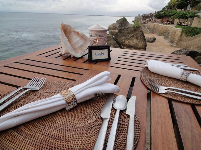 最後の夜はホテルのシーフード・レストランにしました。元々二日目の夜に予約していたのですが、雨が降っていたので、この日に変更していました。