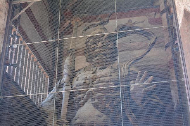 左側には阿形像。あの方。<br /><br />