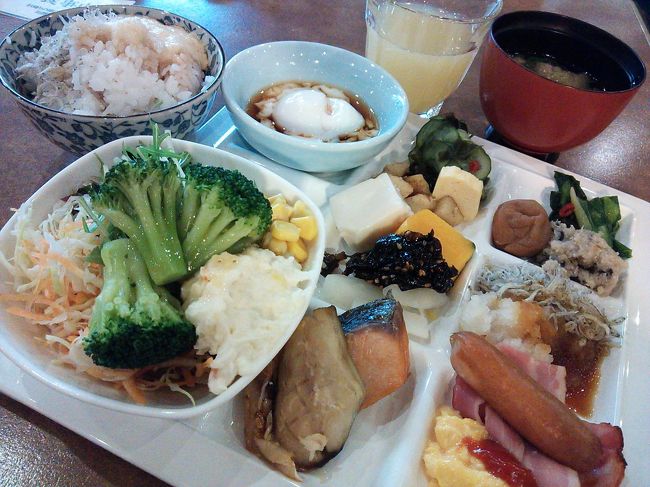 おはようございます。<br />え？こんなに？という量をまた完食。<br />ブロッコリーの向きが悔やまれる一枚。<br />まずは薬師寺へレッツGO！