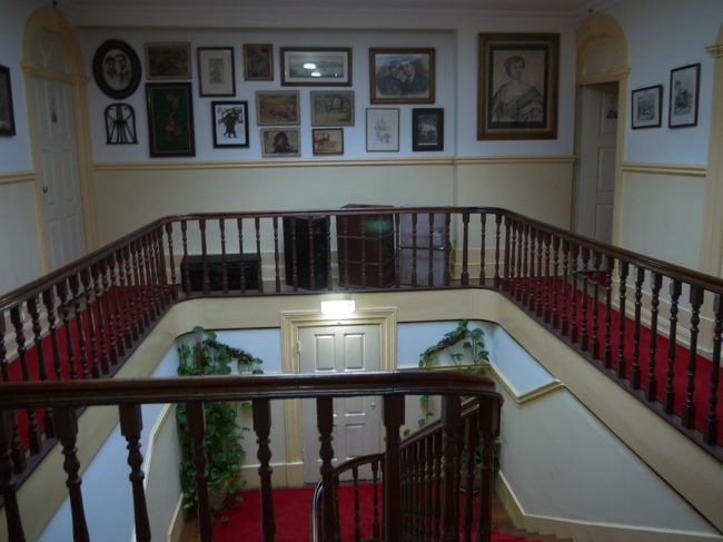 階段の吹き抜けも素敵。