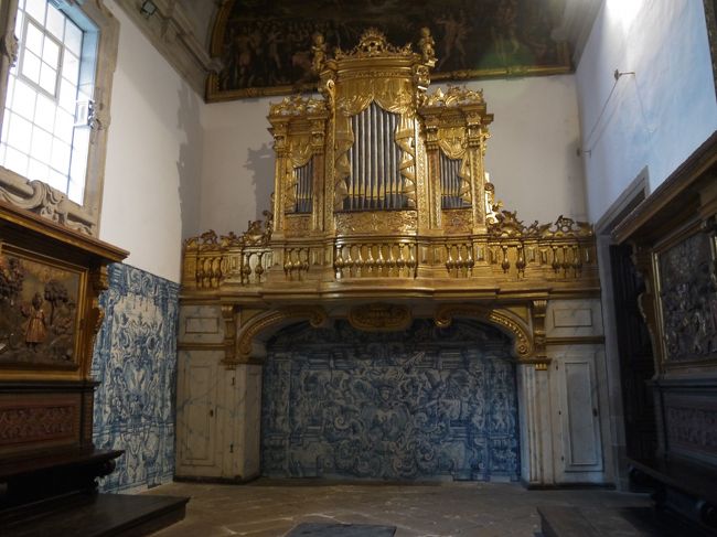 パイプオルガンもある。<br />