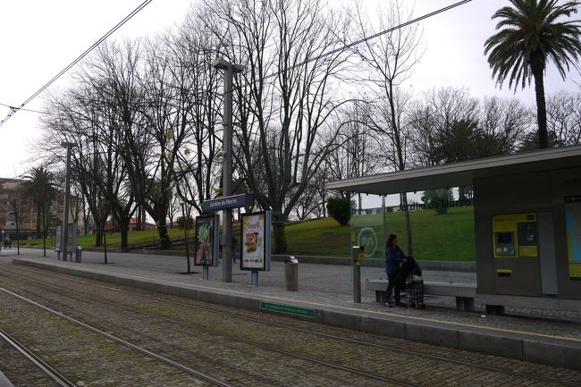 そしてメトロを待つ。<br />