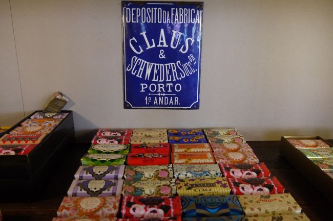 TV番組でもよく紹介されているこのお店。<br />おススメは石鹸らしい。<br />香りの宝石とまで言われる高級メーカーの石鹸がﾎﾟﾙﾄｶﾞﾙにはたくさんある。<br />