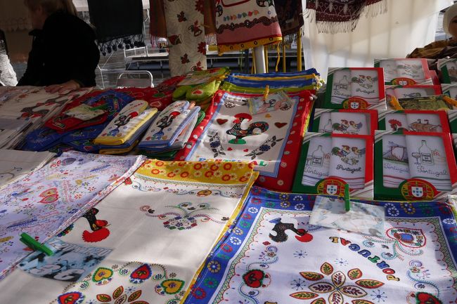 屋台のお土産屋さん発見。<br />そういえば会社の子がガロの鍋つかみ欲しいって言ってたなぁ、ってことで思わず買ってしまった。