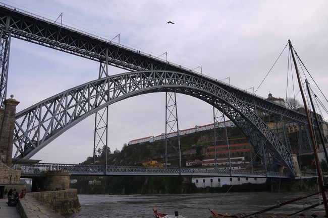 ドン・ルイス1世橋が近い。