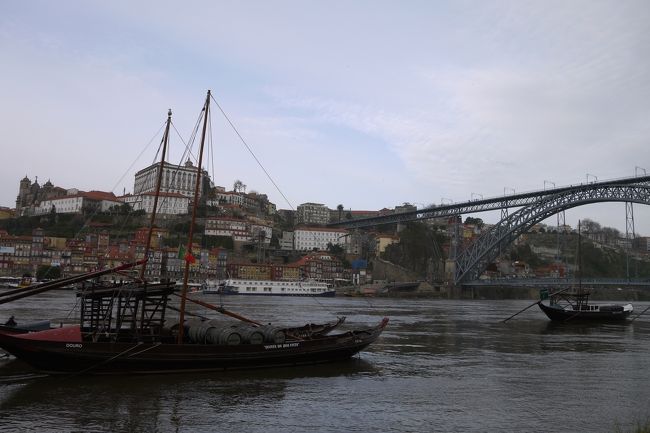 ドン・ルイス1世橋もたっぷり堪能したし、ギマランイスに行かなかったおかげで今日は時間に余裕がある。<br />ということで、ここは1つどこかのワイナリーツアーに参加してみよう。