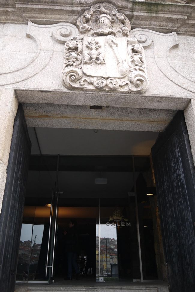 次に向かったのはCALEM。<br />ここは英語ツアーは15分前に出た所でサンデマンと同じ位待たないとダメ。<br />ってことはドン・ルイス1世橋であんなにはしゃがずに真っ直ぐここに来てれば余裕で間に合ったってことか(￣◇￣;)<br />