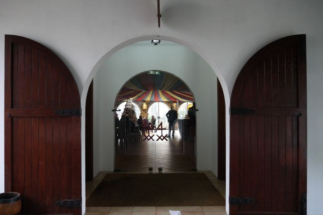 しかしここでも英語ツアーはなくこの後はフランス語のツアーとのこと。<br />ワイナリーツアーで全く説明がわからないのはつまらない。<br />ここでのツアーも諦める。<br />同じ外国語でもスペイン語やフランス語のツアーは結構あるのに英語は以外と少ない気がする。<br />ポルトガルでは英語ってマイノリティなのかなぁ。