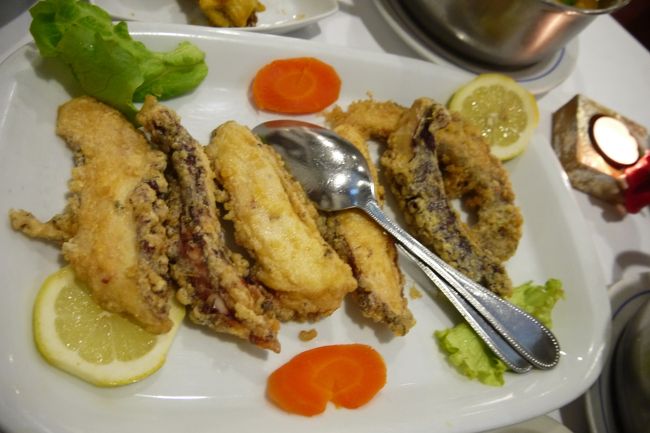 まずはタコの天ぷらFiletes de Polvo。<br />ポルトガル名物らしいのに最終日のこの日まで食べられなかった。<br />これが柔らかくってめちゃうま。
