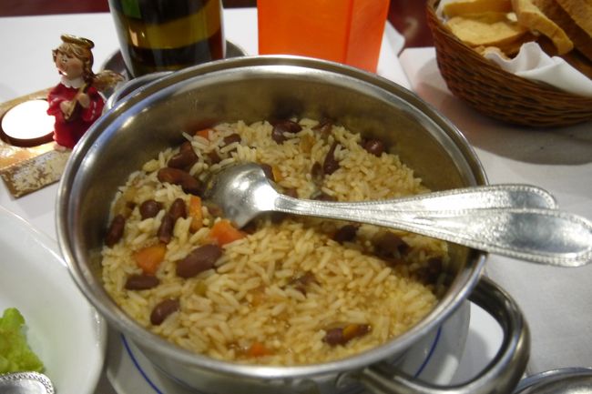 タコの天ぷら頼んだらついてきたタコご飯。<br />たこの出汁がきいてておいしい。<br />鍋にいっぱい。