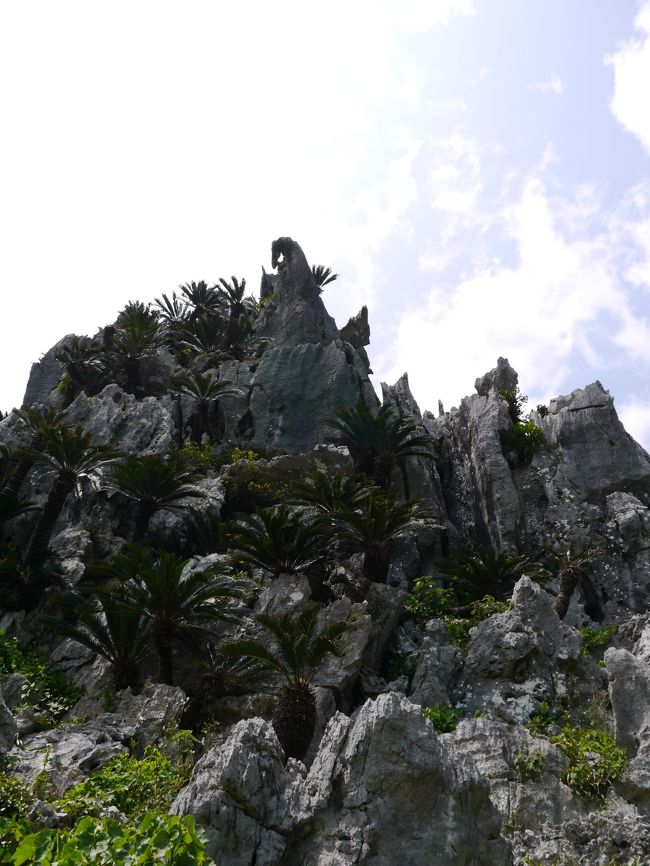 悟空岩を右下から眺めるとこんな感じ。見る方向により表情が変わります。