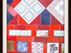 ここセラロンの階段の上もその周りも小さい紙くずや塵が散乱し、ゴミの入ったポリ袋の山が　グチャグチャに山積みで、異臭を放つ有様.....。



※
というオチの為、
散乱するゴミの画像を消し去る為に、写真が全体的に白くなっています。