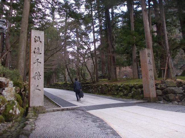 参拝客もお昼に向けて徐々に増えてきたようでした。