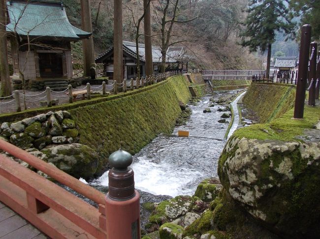 すぐ側を流れる永平寺川。