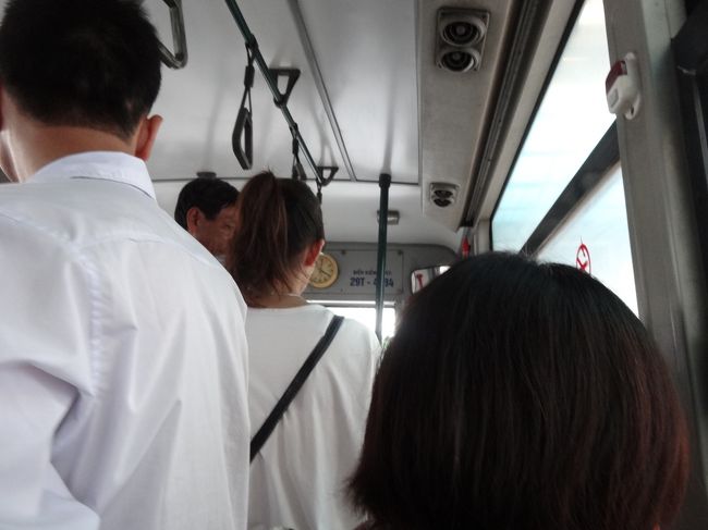 来た！乗り込め！<br /><br />ふふ、座ってやった！<br />（大人げない）