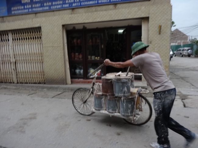 たぶん釉を運ぶ人