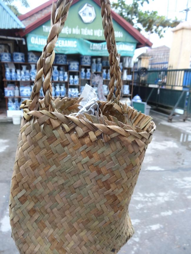 陶器市場で買い物をしたらこんなオシャレな袋に入れてくれました。