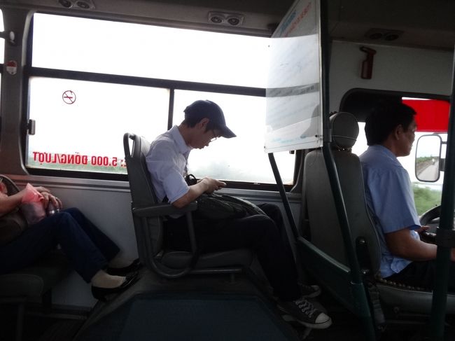 バスは学生が多かったです。<br /><br />こんな田舎（失礼！）ですがほとんどみんなスマートホンを持っています。