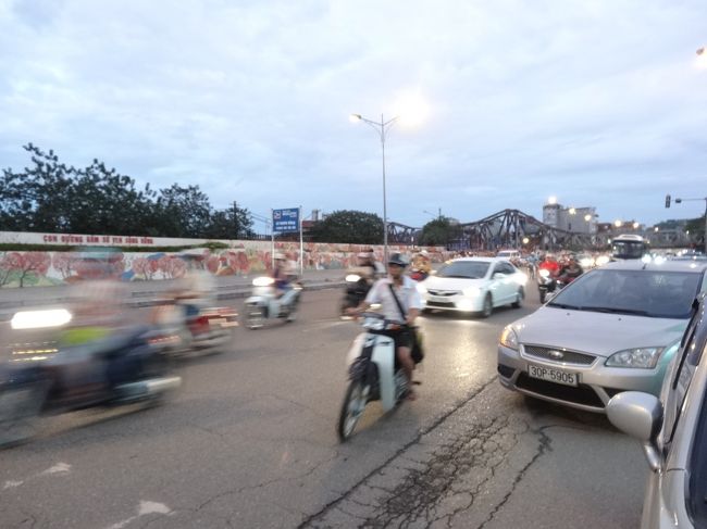 ハノイ市内に戻ってきました。<br /><br />続く！