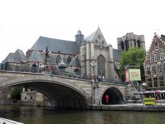 シント・ミヒール橋 Sint Michielsbrug

この橋の両脇の道はグラスレイとコーレンレイと呼ばれ、特有の建物が建っていて有名なのだそう。この時道の整備中で足場などがたくさんあって見苦しかったので写真を撮り忘れました。

右に見えるのは聖ミヒャエル教会 Saint Michael's Church。
