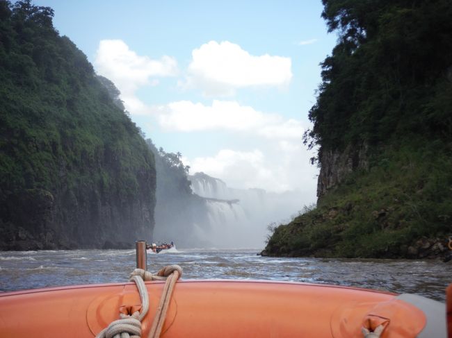 先頭に座ったため、見晴らしがよかった。その分、前面に波しぶきを受けたけど。