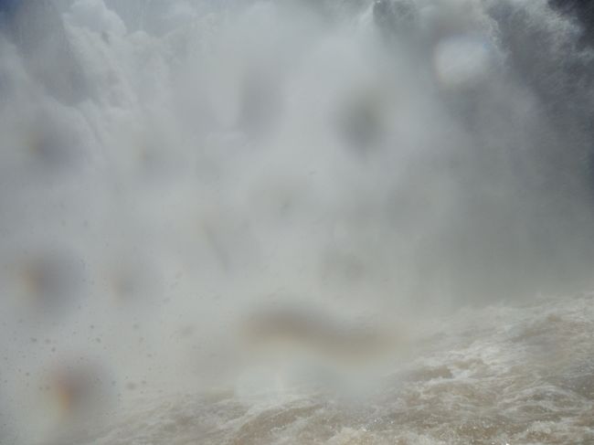 段々と水滴がレンズについて、ひどいことになっていた。