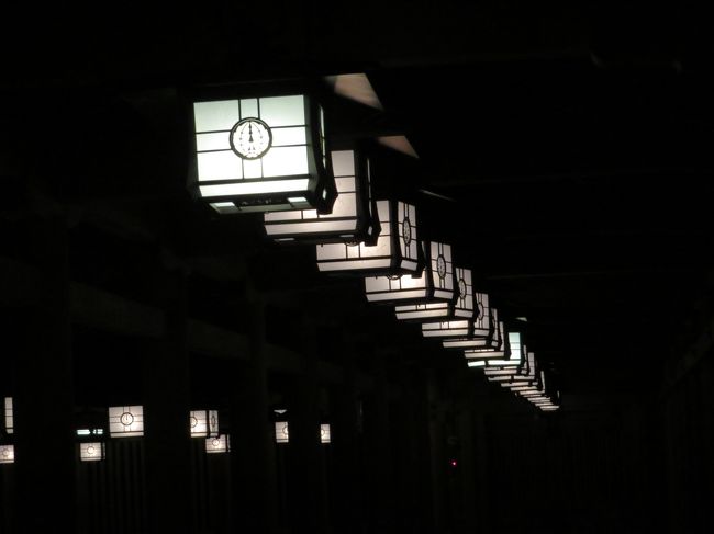 回廊にも灯が灯り