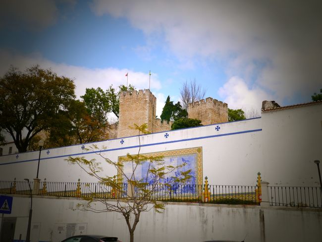 静かな町でのんびり散策しました。