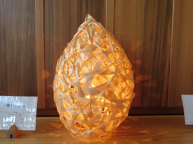 ここを出て<br />氷室神社へ行きます、次の交差点を渡りすぐです<br /><br />大きな石灯篭が２基、目印だよ<br />