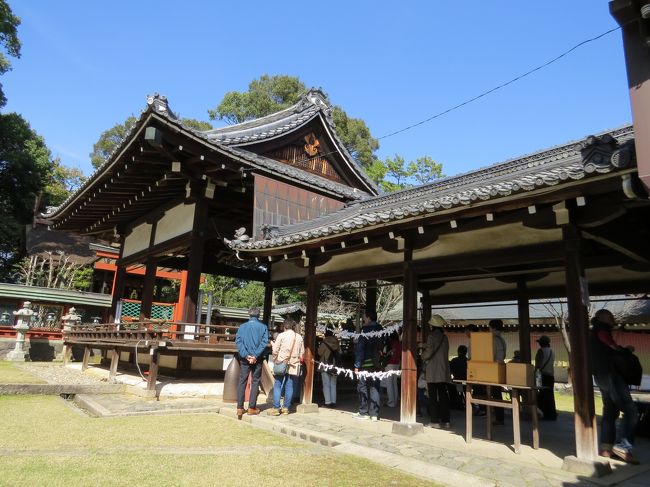 氷室神社<br /><br />主祭神　闘鶏稲置大山主命<br />　　　　オオサザキ命<br />　　　　額田大仲彦命<br />社格等　旧村社<br />創建　　和銅３年（７１０年）<br /><br />闘鶏大山主命<br />　　　　仁徳朝の国造<br />　　　　氷室の氷を初めて御所に献上し、以後氷室の<br />　　　　管理者となった<br /><br />