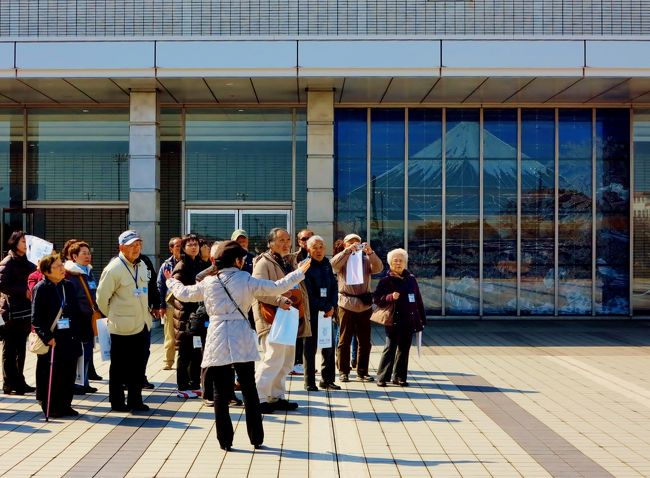 横須賀-4 防衛大学校 見学ツアーで ☆(小原台)記念講堂や展示館