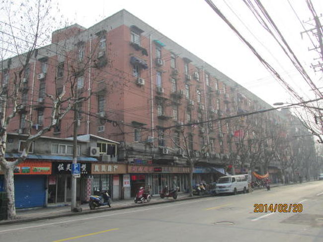 隆昌公寓、戦前の建物に多くの住民が生活をしています。<br /><br />