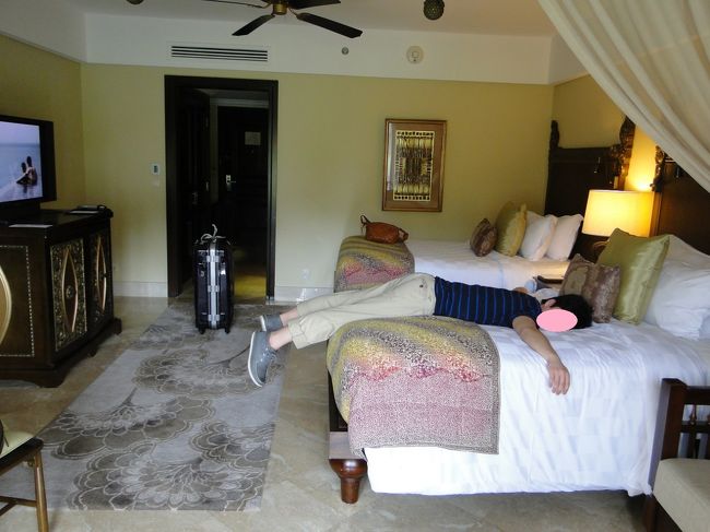 一番グレード低い部屋でもこの広さなのはさすがです。ベッドも高い！ｗ