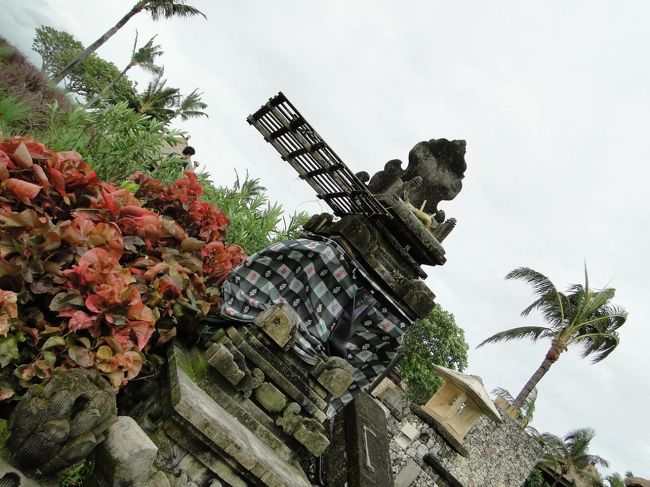 一息ついたらアヤナ初めての夫をホテル内の散策へ案内。ただしこの日はあいにくの天気。