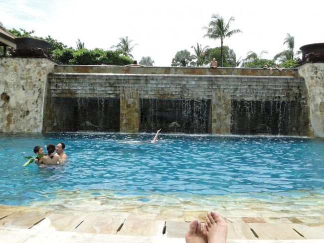 そのベッドに横たわるとメインプールの人と向かい合いますw