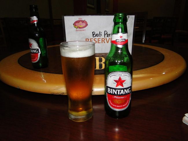 ツアー特典の無料の食事をとりにプラザバリへ。なお、ビールは有料ｗ<br />