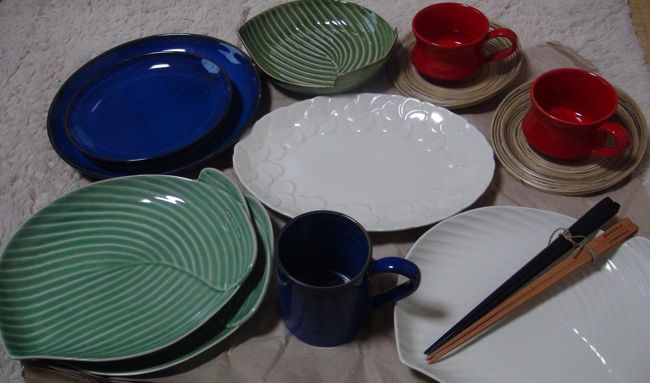 ここでもお皿を数点購入。ブルーの陶器はアウトレット、それ以外は本店で購入。<br />やはりアウトレットは人気の定番商品は少ないです（当たり前か）