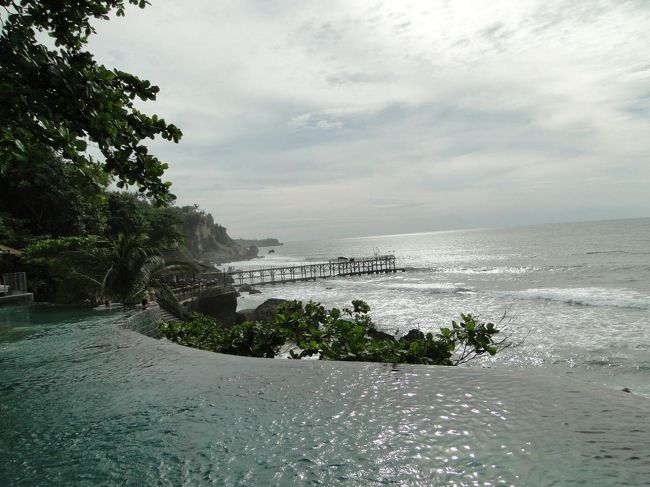 日が傾いてきたのでそろそろロックバーへ行きましょう♪