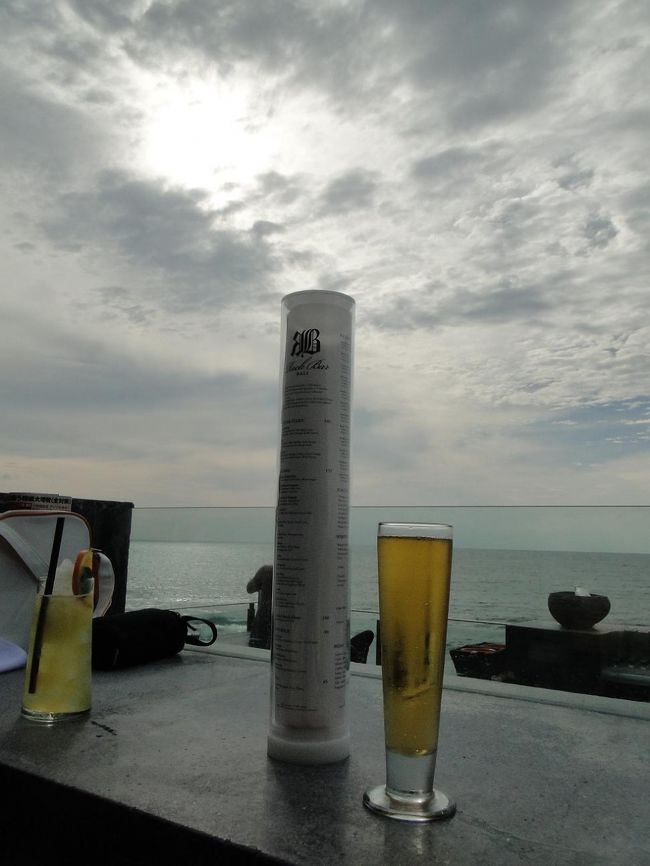 筒形のメニューもおしゃれです