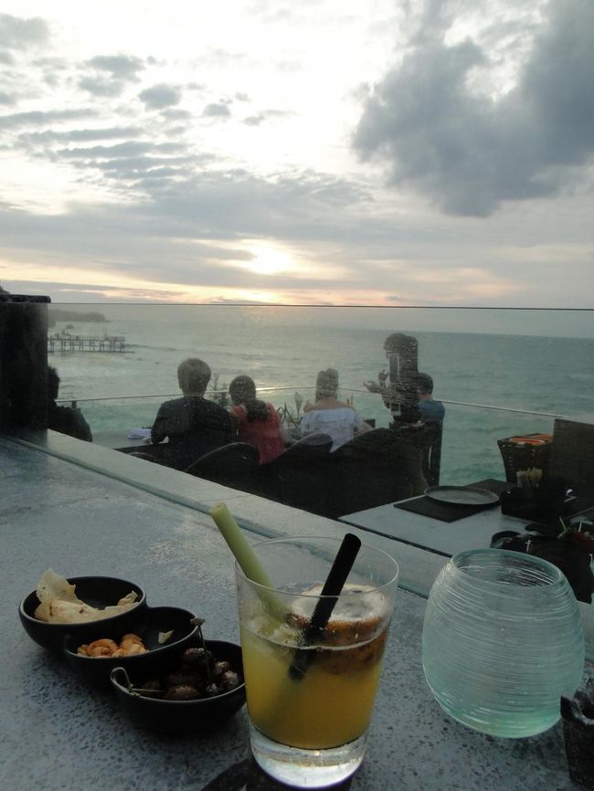 二杯目を楽しみながら日が沈むのを待ちます