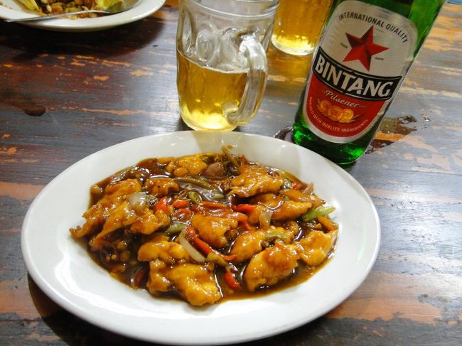 またきちゃいました！<br />アヤムなんちゃらっていう鶏肉炒めをオーダー。<br />見た目以上に辛い！！