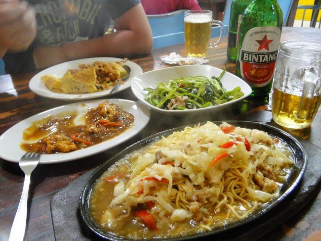 ビール（大）×２<br />ナシゴレン<br />ミーホットプレート<br />鶏肉炒め<br />空芯菜炒め<br /><br />これで約1000円！ここ最高です。次も絶対来る！