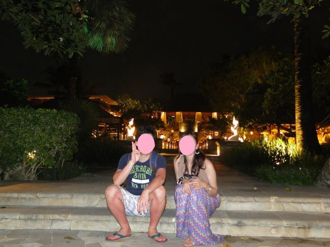 ホテルに帰り、夜のホテルを散歩。<br />ライトアップされたホテルもきれい