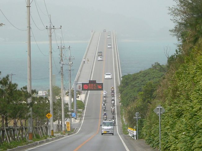 古宇利大橋を渡ってみます