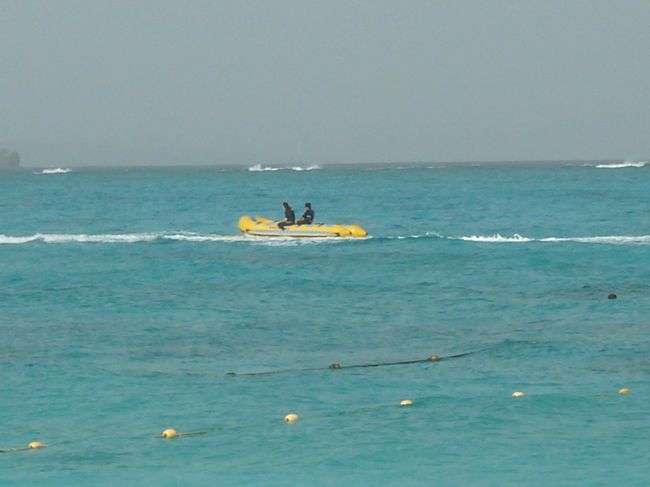 まだ少し肌寒いので<br />ウエットスーツを借りました<br />まずはバナナボート