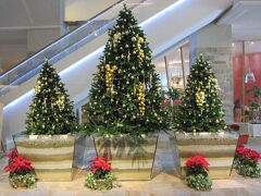 宿泊したホテルはクリスマスムードでいっぱい。

